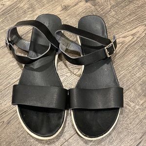 Women’s sandals